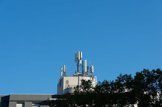 Protégete a ti y a tu familia de las radiaciones dañinas de la polución electromagnética