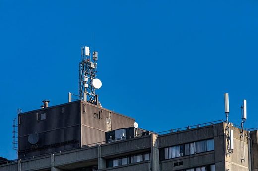 Efectos de los campos electromagnéticos: Una mirada profunda a su impacto en la salud